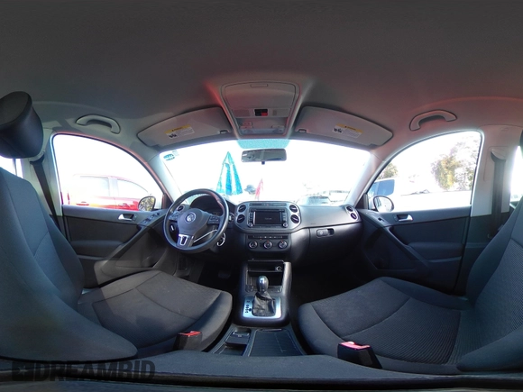 2015 Volkswagen Tiguan S z VIN WVGAV7AX7FW564563, wystawiony jako IAAI lot #42369715 z przebiegiem 27 976 mil mil oraz . Historia ofert i sprzedaży dostępna na DreamBid. Obrazek 19.