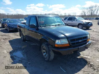2000 Ford Ranger XL with VIN 1FTYR14C5YTB09793, listed as a IAAI auction lot 41939556 with 124,883 mi miles. Bid and sale history available at carsss.com. Image 1.