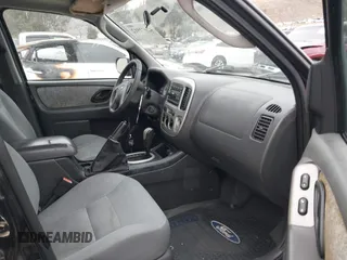 2007 Ford Escape XLT with VIN 1FMCU03Z87KA66723, listed as a IAAI auction lot 42071912 with 170,602 mi miles. Bid and sale history available at carsss.com. Image 5.