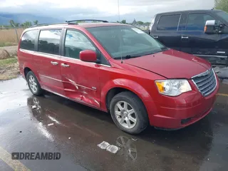 2008 Chrysler Town & Country Touring z VIN 2A8HR54P98R711591, wystawiony jako IAAI lot #42256079 z przebiegiem 137 053 mil mil oraz . Historia ofert i sprzedaży dostępna na DreamBid. Obrazek 1.
