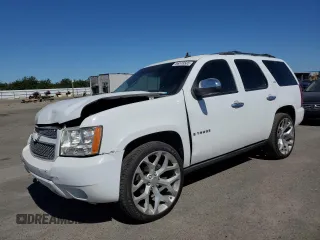 2007 Chevrolet Tahoe LT z VIN 1GNFC13J37J402764, wystawiony jako Copart lot #56518505 z przebiegiem 210 980 mil mil oraz Szkoda całkowita • Salvage title. Historia ofert i sprzedaży dostępna na DreamBid. Obrazek 1.
