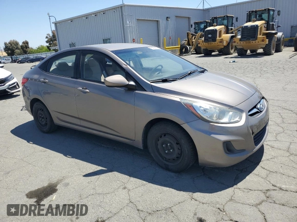 2012 Hyundai Accent GLS z VIN KMHCT4AE3CU197339, wystawiony jako Copart lot #55993685 z przebiegiem 218 401 mil mil oraz Szkody całkowita. Historia ofert i sprzedaży dostępna na DreamBid. Obrazek 4.