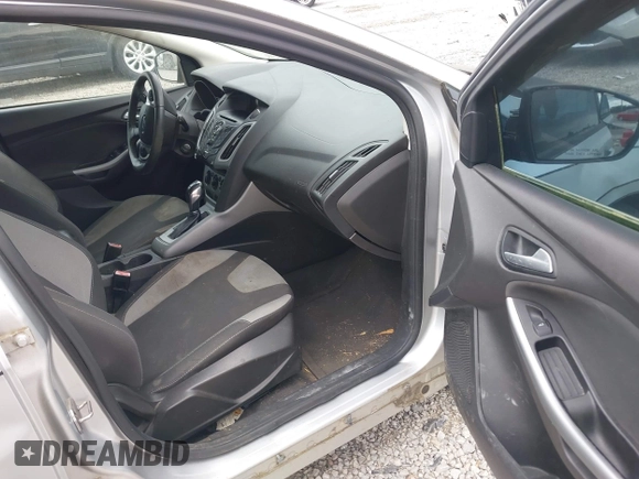 2012 Ford Focus SE z VIN 1FAHP3K28CL369762, wystawiony jako IAAI lot #42095476 z przebiegiem 150 584 mil mil oraz . Historia ofert i sprzedaży dostępna na DreamBid. Obrazek 5.