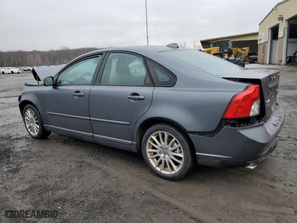 2011 Volvo S40 with VIN YV1672MS4B2540532, listed as a Copart auction lot 47227015 with 99,718 mi miles and Salvage Title. Bid and sale history available at carsss.com. Image 2.