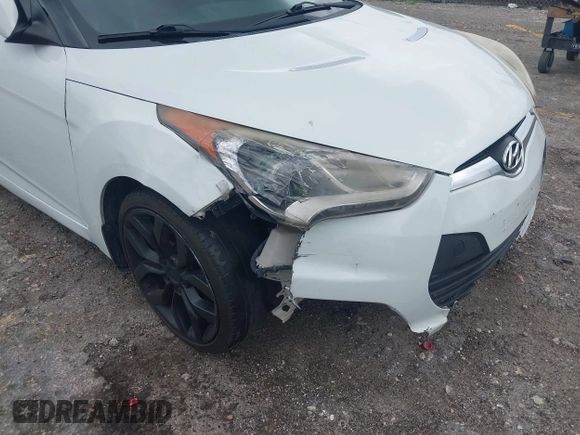2015 Hyundai Veloster z VIN KMHTC6AD7FU222377, wystawiony jako IAAI lot #42000787 z przebiegiem 150 582 mil mil oraz . Historia ofert i sprzedaży dostępna na DreamBid. Obrazek 6.