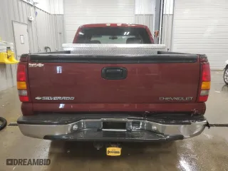 2000 Chevrolet Silverado 1500 LS with VIN 1GCEK19T8YE209097, listed as a Copart auction lot 43940845 with 103,571 mi miles and Clean Title. Bid and sale history available at carsss.com. Image 6.