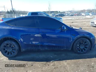 2024 Tesla Model Y Long Range with VIN 7SAYGDEE5RA252075, listed as a IAAI auction lot 41380481 with 13,088 mi miles. Bid and sale history available at carsss.com. Image 13.