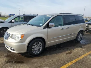 2015 Chrysler Town & Country Touring L with VIN 2C4RC1CG0FR513812, listed as a Copart auction lot 77467854 with 157,196 mi miles and Clean Title. Bid and sale history available at DreamBid. Image 1.