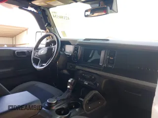 2021 Ford Bronco с VIN 1FMDE5BH2MLB03794, выставлен на аукционе IAAI как лот 42180534 с пробегом 59 807 миль миль и . История ставок и продаж доступна на DreamBid. Изображение 5.