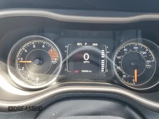 2018 Jeep Cherokee Latitude Tech Connect with VIN 1C4PJMCX0JD506479, listed as a Copart auction lot 57210275 with 189,588 mi miles and Salvage title. Bid and sale history available at DreamBid. Image 9.