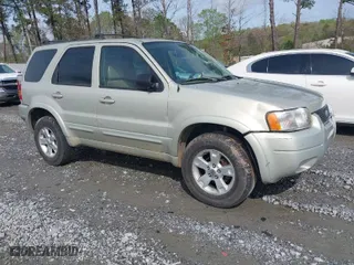 2004 Ford Escape Limited with VIN 1FMCU04194KA53953, listed as a IAAI auction lot 41933072 with 218,585 mi miles. Bid and sale history available at carsss.com. Image 1.