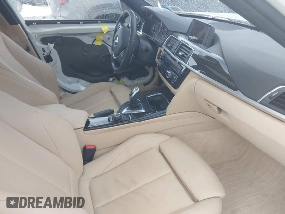2016 BMW 3 Series 328i xDrive z VIN WBA8E3C58GK502795, wystawiony jako IAAI lot #41452383 z przebiegiem 99 876 mil mil oraz . Historia ofert i sprzedaży dostępna na DreamBid. Obrazek 5.