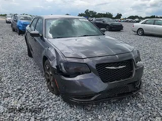 2016 Chrysler 300 S Alloy Edition z VIN 2C3CCAGG6GH270700, wystawiony jako Copart lot #59491285 z przebiegiem 110 438 mil mil oraz Szkoda całkowita • Salvage title. Historia ofert i sprzedaży dostępna na DreamBid. Obrazek 13.