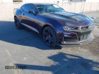 2023 Chevrolet Camaro 2SS z VIN 1G1FG1R73P0149274, wystawiony jako IAAI lot #41336672 z przebiegiem 4 481 mil mil oraz . Historia ofert i sprzedaży dostępna na DreamBid. Obrazek 1.