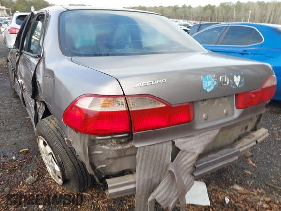 2000 Honda Accord EX z VIN 1HGCG5651YA129056, wystawiony jako IAAI lot #41532787 z przebiegiem Nie podano mil oraz . Historia ofert i sprzedaży dostępna na DreamBid. Obrazek 19.