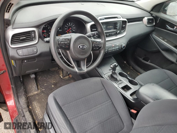 2017 Kia Sorento LX z VIN 5XYPGDA37HG328452, wystawiony jako Copart lot #83803644 z przebiegiem 133 518 mil mil oraz Szkoda całkowita • Salvage title. Historia ofert i sprzedaży dostępna na DreamBid. Obrazek 8.