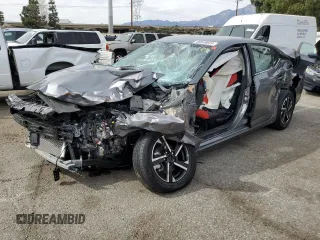 2024 Nissan Sentra SV z VIN 3N1AB8CV8RY328308, wystawiony jako Copart lot #46949945 z przebiegiem Nie podano mil oraz Szkoda całkowita • Salvage title. Historia ofert i sprzedaży dostępna na DreamBid. Obrazek 1.