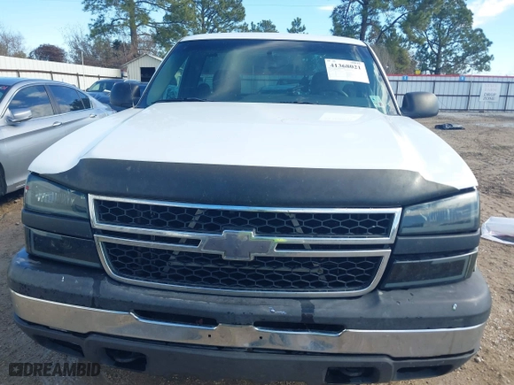 2006 Chevrolet Silverado 1500 Work Truck with VIN 1GCEC14V16E144581, listed as a IAAI auction lot 41368021 with 268,321 mi miles. Bid and sale history available at carsss.com. Image 12.