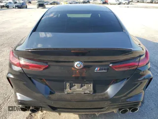 2022 BMW M8 Competition z VIN WBSGV0C08NCH18537, wystawiony jako Copart lot #50767325 z przebiegiem 46 180 mil mil oraz Tytuł czysty. Historia ofert i sprzedaży dostępna na DreamBid. Obrazek 6.