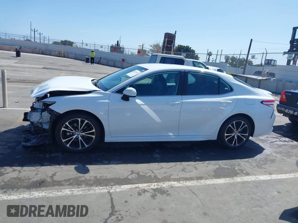2020 Toyota Camry SE z VIN 4T1G11AK2LU970118, wystawiony jako IAAI lot #41950188 z przebiegiem 11 171 mil mil oraz . Historia ofert i sprzedaży dostępna na DreamBid. Obrazek 15.