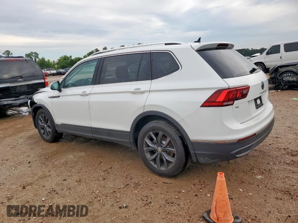 2024 Volkswagen Tiguan SE z VIN 3VV3B7AX0RM188817, wystawiony jako Copart lot #58040225 z przebiegiem 6 299 mil mil oraz Szkoda całkowita • Salvage title. Historia ofert i sprzedaży dostępna na DreamBid. Obrazek 2.