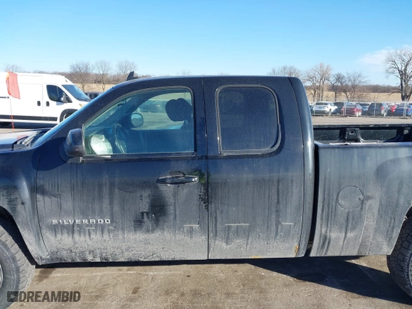 2010 Chevrolet Silverado 1500 LT with VIN 1GCSKSE30AZ155615, listed as a IAAI auction lot 41659313 with 393,978 mi miles. Bid and sale history available at carsss.com. Image 14.