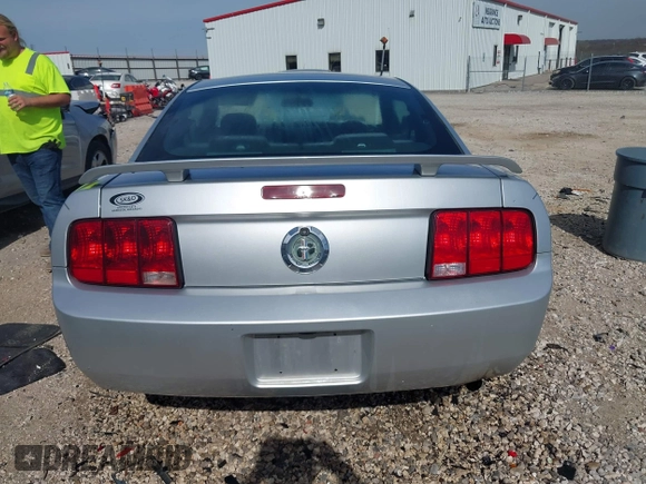 2006 Ford Mustang Standard with VIN 1ZVFT80N365237666, listed as a IAAI auction lot 41850272 with 215,949 mi miles and . Bid and sale history available at carsss.com. Image 16.