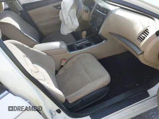 2015 Nissan Altima S z VIN 1N4AL3AP0FC482443, wystawiony jako IAAI lot #42277619 z przebiegiem 134 665 mil mil oraz . Historia ofert i sprzedaży dostępna na DreamBid. Obrazek 5.