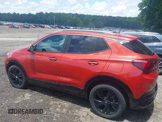 2024 Buick Encore GX Sport Touring z VIN KL4AMESL6RB105988, wystawiony jako IAAI lot #42509593 z przebiegiem 34 229 mil mil oraz . Historia ofert i sprzedaży dostępna na DreamBid. Obrazek 14.