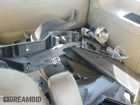 2014 GMC Yukon Denali z VIN 1GKS1EEF6ER229144, wystawiony jako Copart lot #85654154 z przebiegiem Nie podano mil oraz Szkoda całkowita • Salvage title. Historia ofert i sprzedaży dostępna na DreamBid. Obrazek 13.