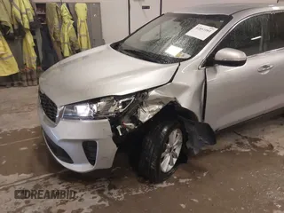 2019 Kia Sorento L z VIN 5XYPG4A3XKG575729, wystawiony jako IAAI lot #41851001 z przebiegiem 105 272 mil mil oraz . Historia ofert i sprzedaży dostępna na DreamBid. Obrazek 6.