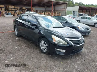 2014 Nissan Altima S with VIN 1N4AL3AP7EN366594, listed as a IAAI auction lot 41940506 with 211,235 mi miles and . Bid and sale history available at carsss.com. Image 1.