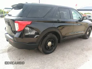 2021 Ford Police Interceptor Utility z VIN 1FM5K8AB6MGB46944, wystawiony jako IAAI lot #42265552 z przebiegiem 100 869 mil mil oraz . Historia ofert i sprzedaży dostępna na DreamBid. Obrazek 4.