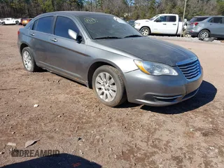 2013 Chrysler 200 LX with VIN 1C3CCBAB4DN640550, listed as a IAAI auction lot 41339796 with 136,235 mi miles. Bid and sale history available at carsss.com. Image 1.