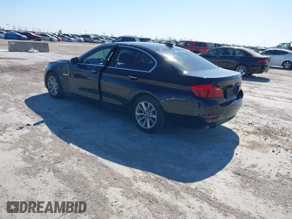 2016 BMW 5 Series 528i z VIN WBA5A5C53GG350065, wystawiony jako IAAI lot #41845613 z przebiegiem 166 324 mil mil oraz . Historia ofert i sprzedaży dostępna na DreamBid. Obrazek 3.