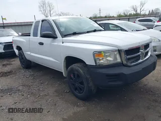 2008 Dodge Dakota ST with VIN 1D7HE22K98S565237, listed as a IAAI auction lot 41908055 with 242,270 mi miles and . Bid and sale history available at carsss.com. Image 1.