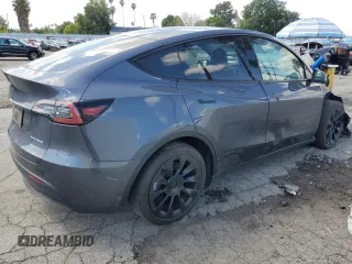 2023 Tesla Model Y Long Range z VIN 7SAYGAEE7PF714828, wystawiony jako Copart lot #89210485 z przebiegiem 42 256 mil mil oraz Szkoda całkowita • Salvage title. Historia ofert i sprzedaży dostępna na DreamBid. Obrazek 3.