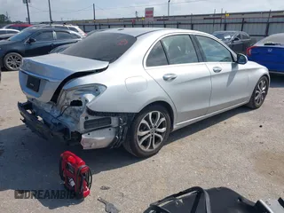 2017 Mercedes-Benz C 300 z VIN 55SWF4JB6HU231626, wystawiony jako IAAI lot #42065902 z przebiegiem 74 607 mil mil oraz . Historia ofert i sprzedaży dostępna na DreamBid. Obrazek 4.