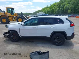 2018 Jeep Cherokee Limited with VIN 1C4PJMDX0JD514581, listed as a IAAI auction lot 42302202 with 34,133 mi miles and . Bid and sale history available at DreamBid. Image 14.