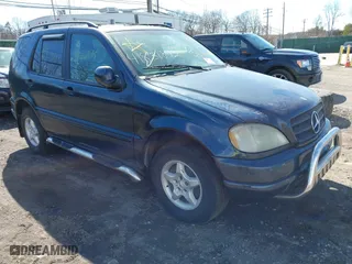2000 Mercedes-Benz M-Class with VIN 4JGAB54E8YA148786, listed as a IAAI auction lot 41831892 with 999,999 mi miles. Bid and sale history available at carsss.com. Image 1.