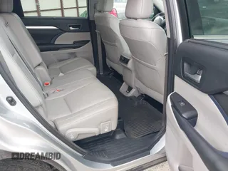 2017 Toyota Highlander XLE z VIN 5TDJZRFH6HS509725, wystawiony jako IAAI lot #42677602 z przebiegiem 120 311 mil mil oraz . Historia ofert i sprzedaży dostępna na DreamBid. Obrazek 8.