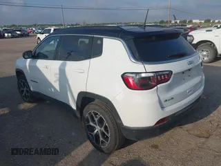 2024 Jeep Compass Limited z VIN 3C4NJDCN7RT100839, wystawiony jako IAAI lot #42714163 z przebiegiem 37 347 mil mil oraz . Historia ofert i sprzedaży dostępna na DreamBid. Obrazek 3.