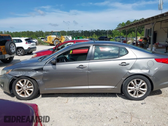2013 Kia Optima EX z VIN 5XXGN4A73DG246046, wystawiony jako IAAI lot #42196691 z przebiegiem 82 840 mil mil oraz . Historia ofert i sprzedaży dostępna na DreamBid. Obrazek 14.