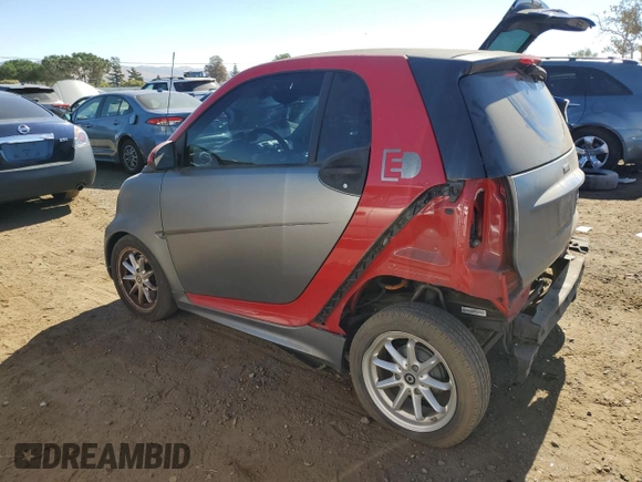 2014 Smart fortwo Passion z VIN WMEEJ9AA6EK792201, wystawiony jako Copart lot #74756574 z przebiegiem 17 282 mil mil oraz Szkody całkowita. Historia ofert i sprzedaży dostępna na DreamBid. Obrazek 2.