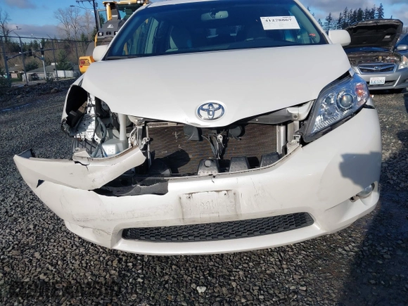 2017 Toyota Sienna XLE with VIN 5TDDZ3DC8HS160729, listed as a IAAI auction lot 41278867 with 64,090 mi miles and . Bid and sale history available at DreamBid. Image 6.