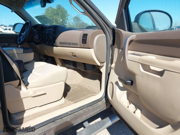 2012 Chevrolet Silverado 1500 LT with VIN 3GCPCSE07CG204577, listed as a IAAI auction lot 41629601 with 321,459 mi miles. Bid and sale history available at carsss.com. Image 5.