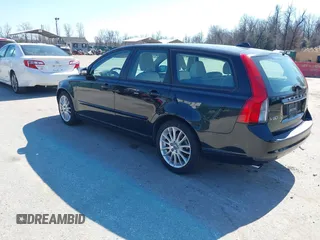 2011 Volvo V50 with VIN YV1672MW0B2612250, listed as a IAAI auction lot 41781498 with 106 mi miles. Bid and sale history available at carsss.com. Image 3.