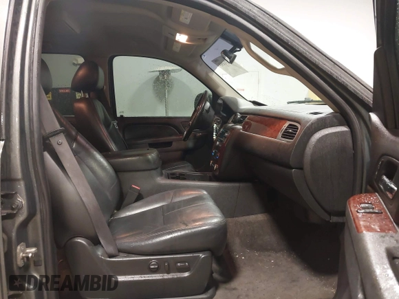 2011 Chevrolet Suburban LT with VIN 1GNSCJE0XBR180270, listed as a IAAI auction lot 41531193 with 202,493 mi miles. Bid and sale history available at carsss.com. Image 5.