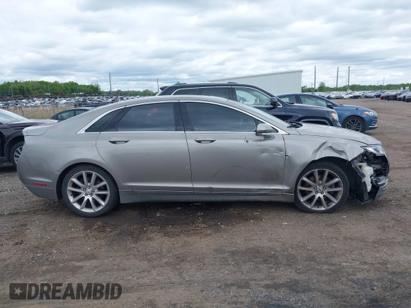 2015 Lincoln MKZ z VIN 3LN6L2J99FR604385, wystawiony jako IAAI lot #42332078 z przebiegiem 116 862 mil mil oraz . Historia ofert i sprzedaży dostępna na DreamBid. Obrazek 13.