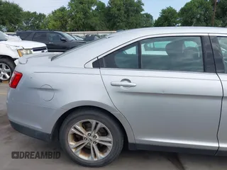 2015 Ford Taurus SEL z VIN 1FAHP2E88FG133328, wystawiony jako IAAI lot #42179649 z przebiegiem 127 171 mil mil oraz . Historia ofert i sprzedaży dostępna na DreamBid. Obrazek 19.